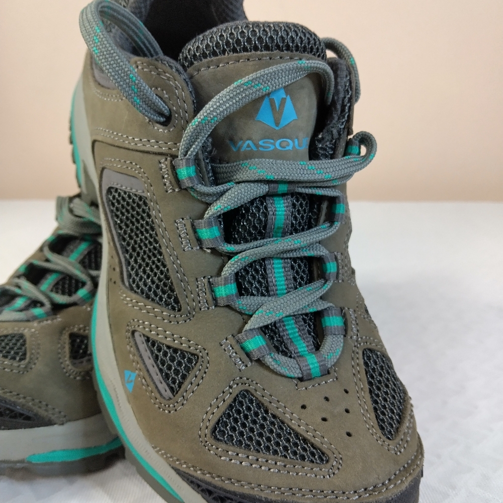 Vasquez Breeze III women's low GTX hiking shoe EUC  8 1/2M Grey Turquise Leather